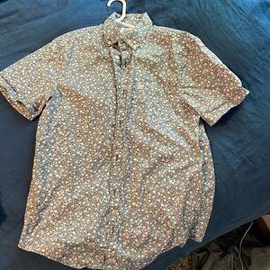 Penguin medium button down, floral, short sleeved shirt.